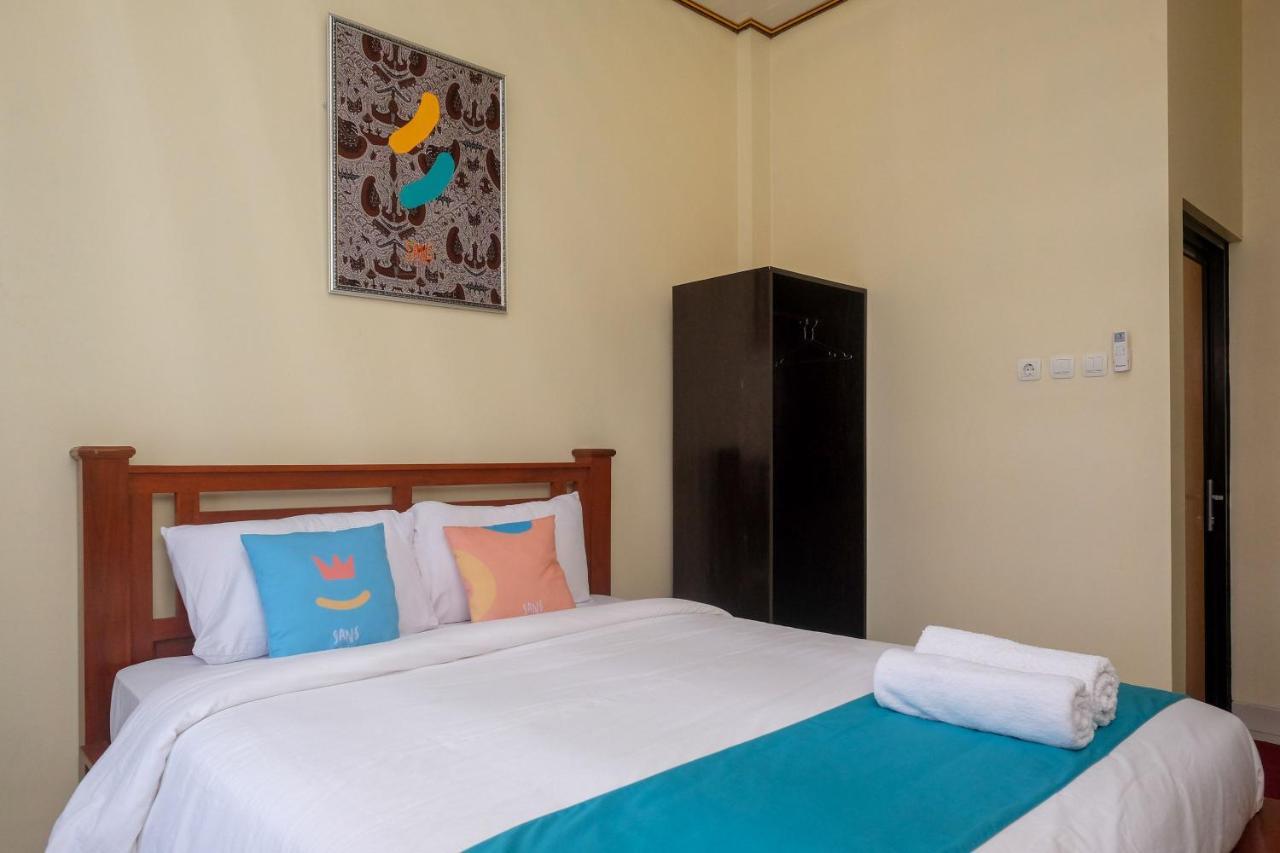 Sans Hotel Kumbang Yogyakarta By Reddoorz Eksteriør billede